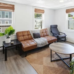 2BR Near Airport, public transit to downtown!