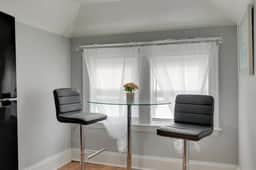 Spacious and Comfortable 1 Bed 25 km from Gillette - Image 5