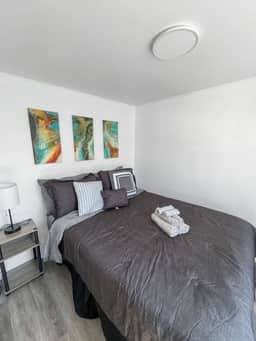 2BR Near Airport, public transit to downtown! - Image 2
