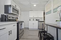2BR Near Airport, public transit to downtown! - Image 5