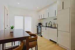 Bright Private 1 BD in E Boston Near to Everything
