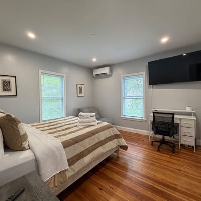 One Bedroom Next to Clark University
