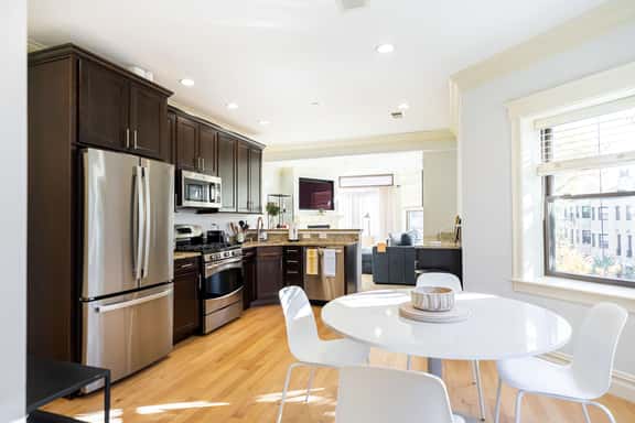 Brownstone Luxury Penthouse Condo - Image 1