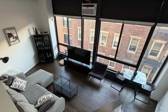 Unique and Sunny 1 Bed in Back Bay - Image 1