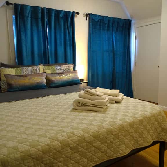Convenient 2 bed Apt in Everett a Short Walk to Encore - Image 1