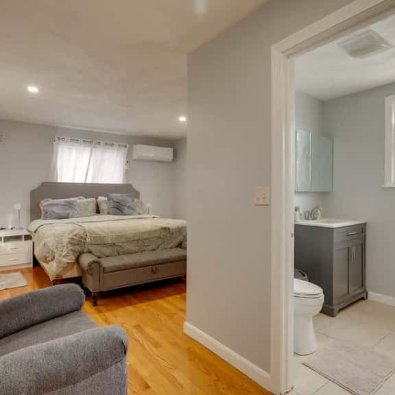 Spacious and Comfortable 1 Bed 25 km from Gillette - Image 1