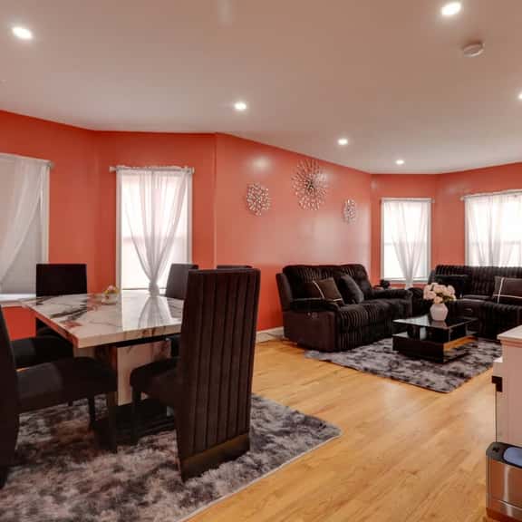 Stylish and Comfortable 3Bed 2Bath - Image 1