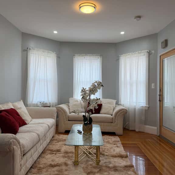 Comfortable and Spacious 3 Bed 25 Km from Gillette - Image 1