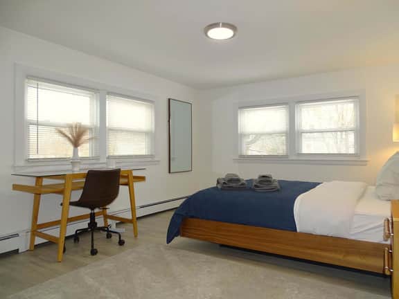 Cozy 3 Bed Apt in Quiet Neighborhood
