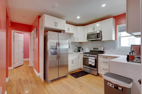 Stylish and Comfortable 3Bed 2Bath - Image 4