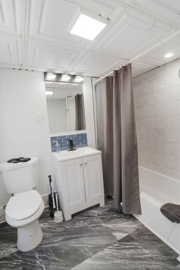 2BR Near Airport, public transit to downtown! - Image 4