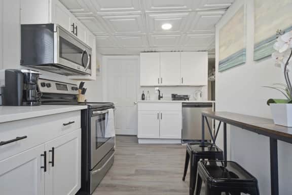 2BR Near Airport, public transit to downtown! - Image 5