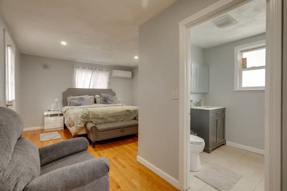Spacious and Comfortable 1 Bed 25 km from Gillette - Image 1