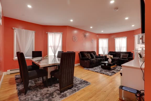 Stylish and Comfortable 3Bed 2Bath - Image 1