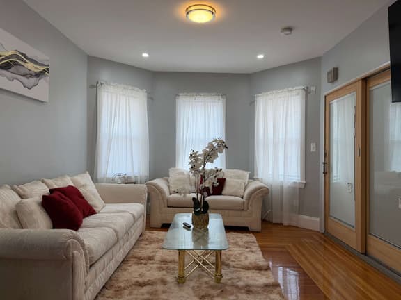 Comfortable and Spacious 3 Bed 25 Km from Gillette - Image 1
