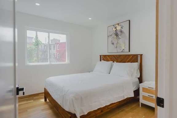 Stylish E Boston Room – Quick Transit to Downtown!