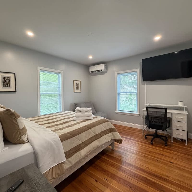 One Bedroom Next to Clark University